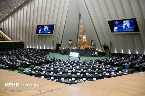 تذکر 32 نماینده به وزیر صمت برای ساماندهی بازار خودرو