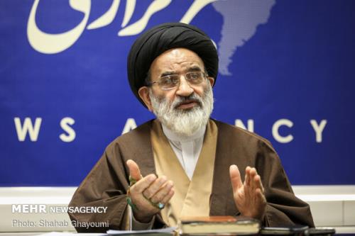 استکبار دنبال زمین گیر کردن ایران است
