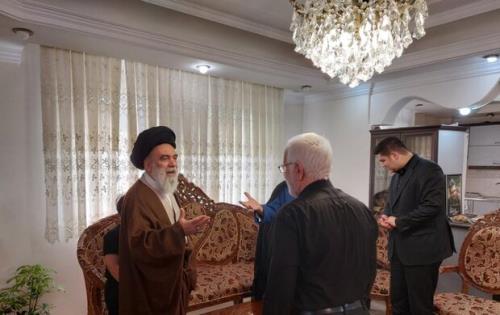 آیت الله حسینی خراسانی با خانواده شهید صیاد خدایی دیدار نمود