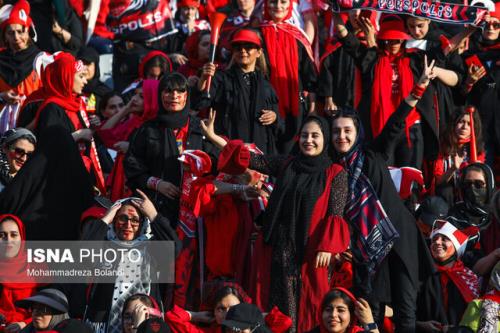 ان شاءالله حضور تماشاگران زن در ورزشگاه ها ادامه داشته باشد