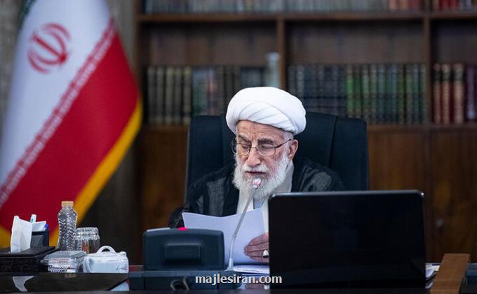 رهبر انقلاب عزتمندانه کشور را از گردنه های سخت عبور دادند