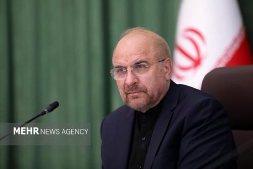 ملت ایران و عراق به رغم طراحی فریبکاران جهان برادر هستند