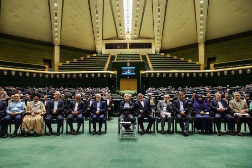 چوب لای چرخ دولت گذاشتن به ضرر کشور است
