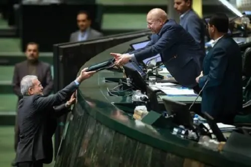 دخل و خرج دولت در سال 1405